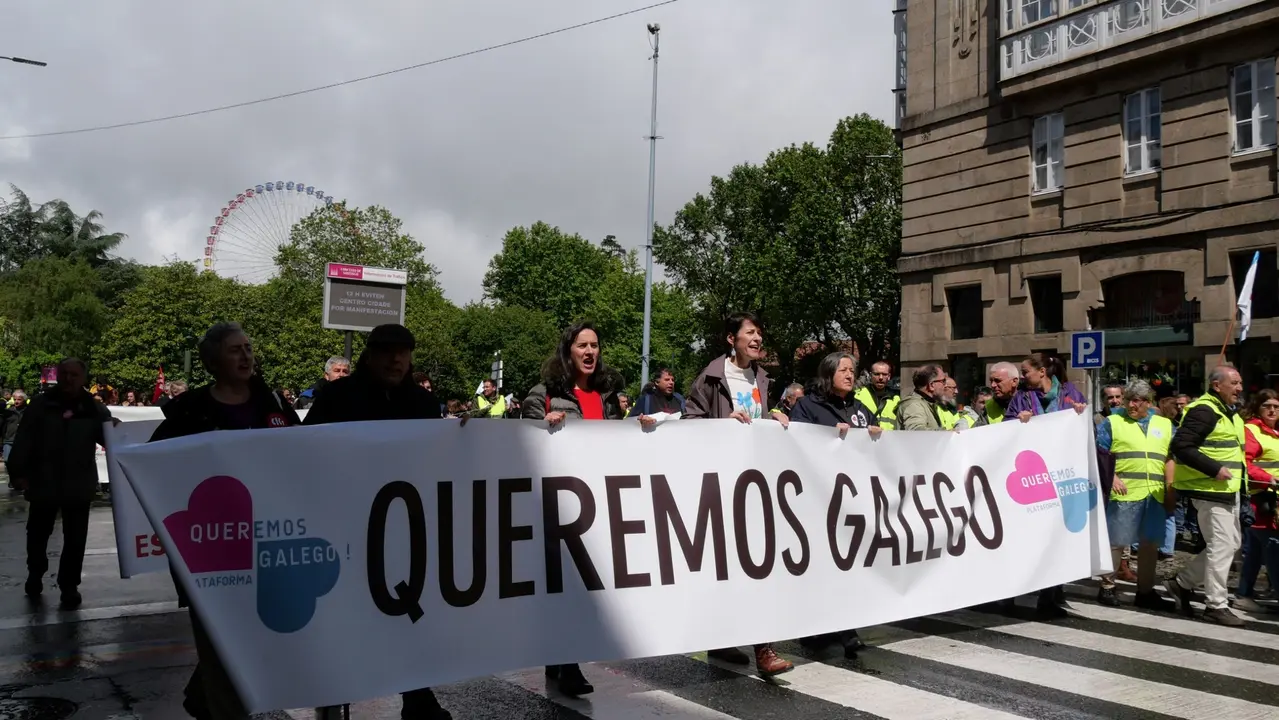 Un ano m&aacute;is&nbsp;manifest&aacute;monos no D&iacute;a das Letras Galegas en Santiago de Compostela en defensa da nosa lingua. Queremos un galego vivo na escola, no audiovisual, na administraci&oacute;n. Queremos unha Galiza Viva.&nbsp;